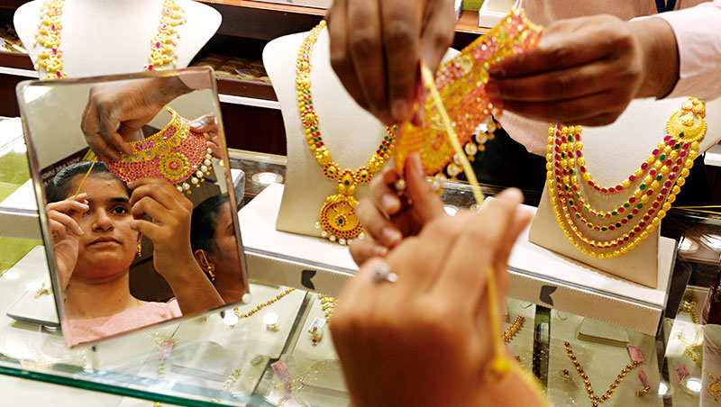 印度是全球僅次於中國的第2大黃金消費國，不過今年金價猛漲逾20%，加上國內經濟疲軟，預計買氣將降溫。
